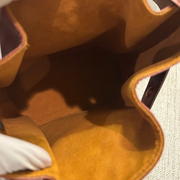 Louis Vuitton Epi Sac D'Epaule Kenyan Fawn - Picture 8 of 12